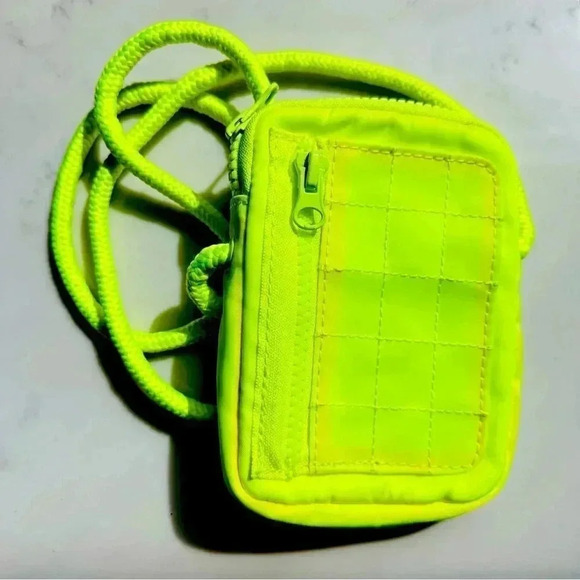 Nwot Urban Outfitters Neon Yellow Unisex Crossbody Bag - Picture 1 of 4